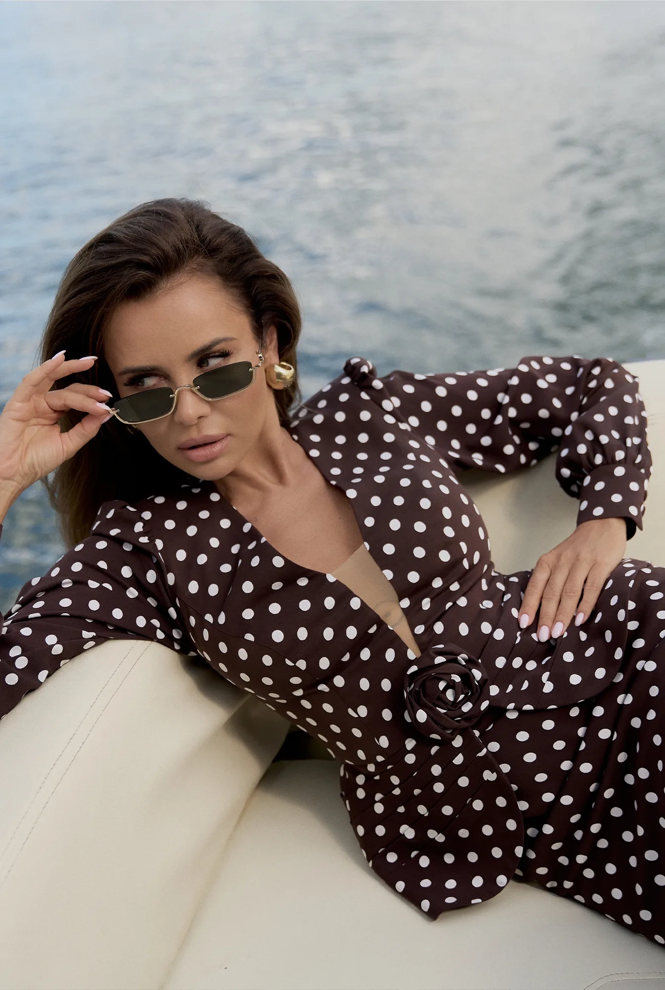 Zakija – braunes Mini-Kleid mit Peplum