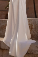 Arkadia - elegantes Maxikleid mit einer Schulterpartie