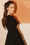 Malati - Blinkendes Minikleid mit tiefem Ausschnitt und Mesh