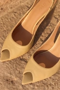 Speed – buttergelbe Pumps mit schmalem Absatz und stabiler Verarbeitung
