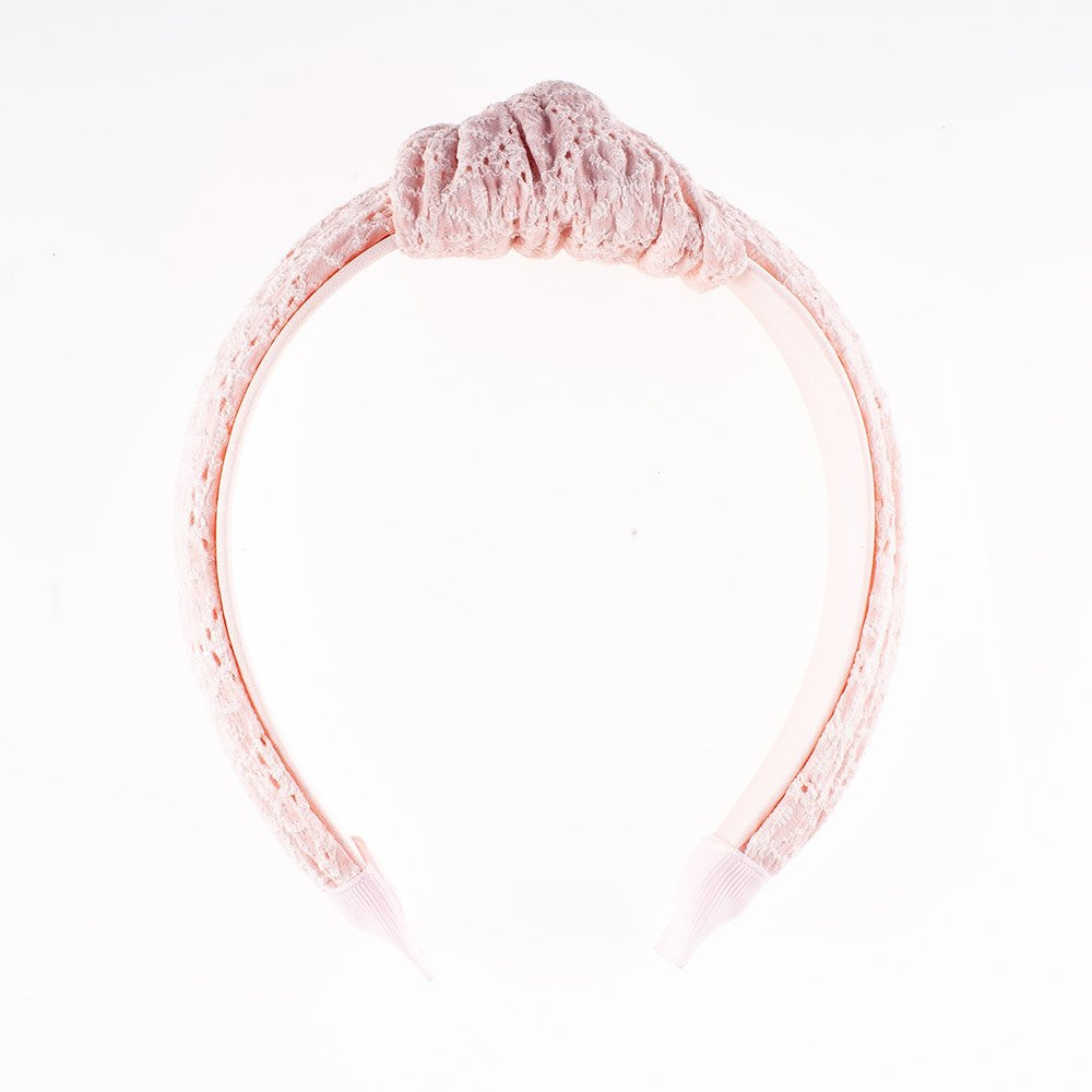 Puerta band with a knot detail