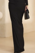 Reese – schwarzes Maxikleid mit Schmuckdetail