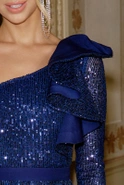 Yasti - Langes Paillettenkleid in marineblauem Farbton