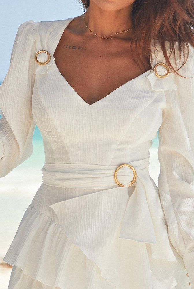 Gilmore - a white dress made of airy fabric