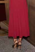 Aniceta – bordeauxfarbenes Midikleid mit Gürtel in der Taille