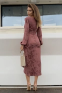 Hemera – braunes Midi-Kleid mit dekorativem Schlitz