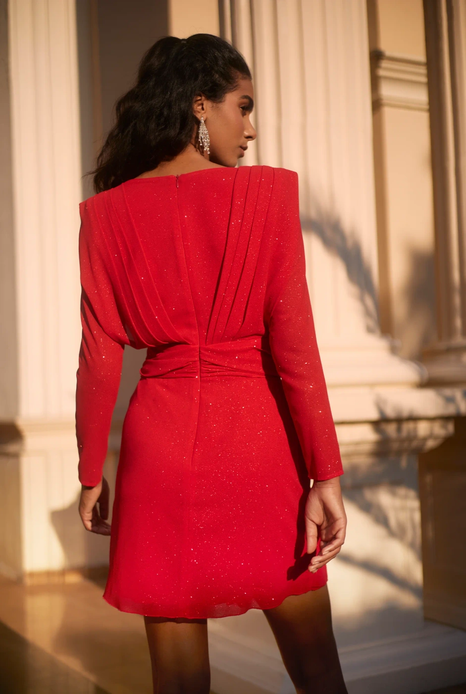 Kinzly - impressive dress in the color of intense red with glitter