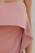 Yosma - Elegantes Mini-Korsagenkleid mit Schal, Halsband und Bügeln in Dirty Pink