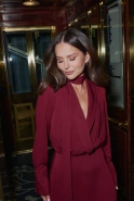 Coralie – bordeauxfarbenes Midikleid mit Schalkragen