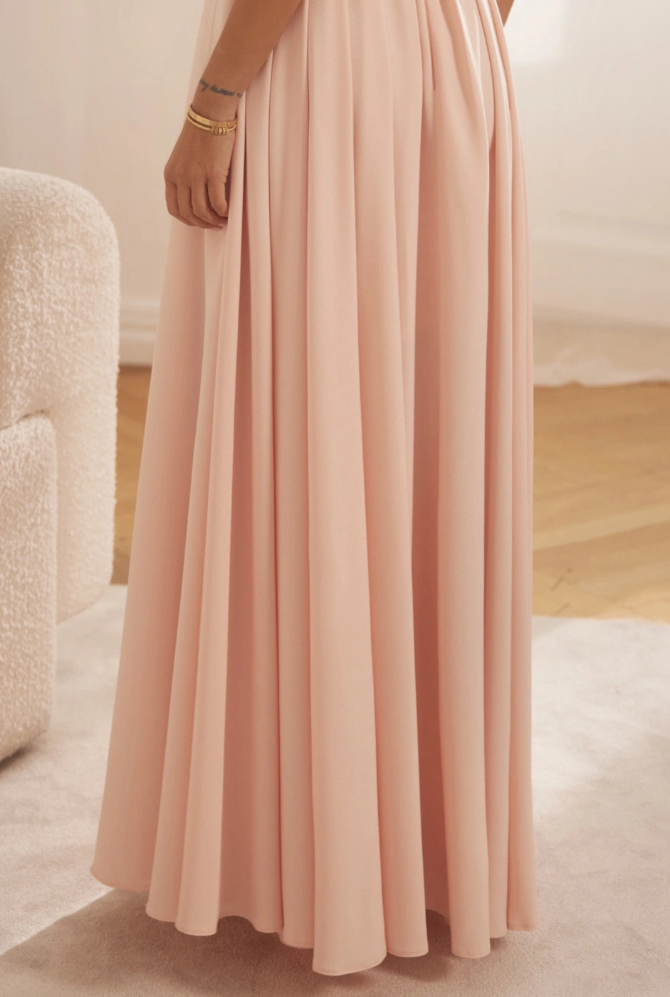 Reyna - Asymmetrisches Maxikleid mit Schulterrüschen