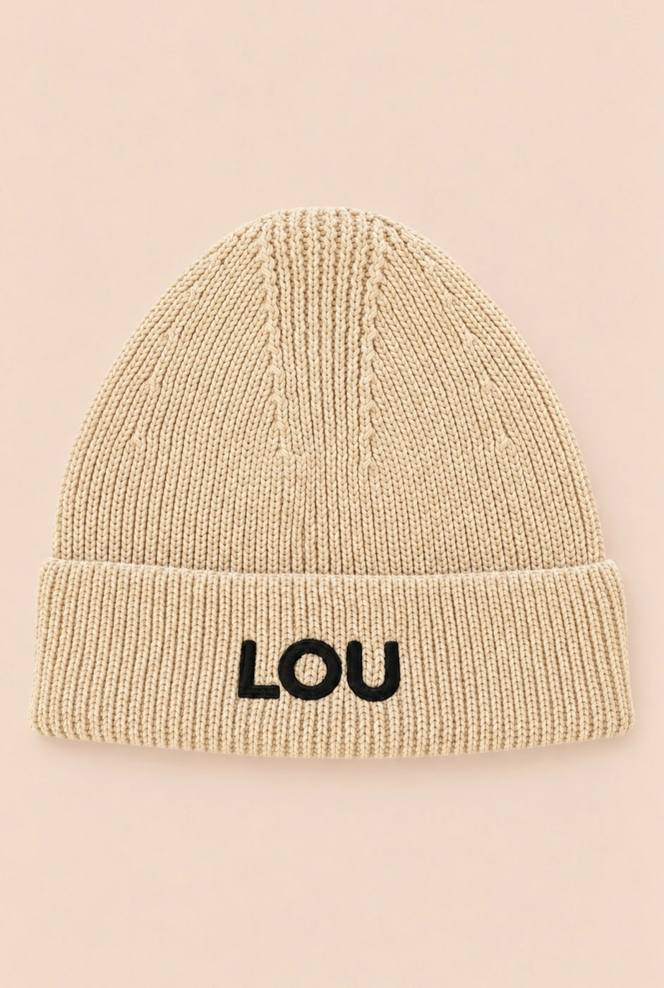 Beigefarbene Wintermütze mit Lou-Logo