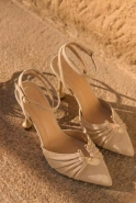 Avialle – beige stiletto sandals with a stable finish