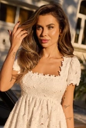 Vanessa – weißes Minikleid mit Stickmuster
