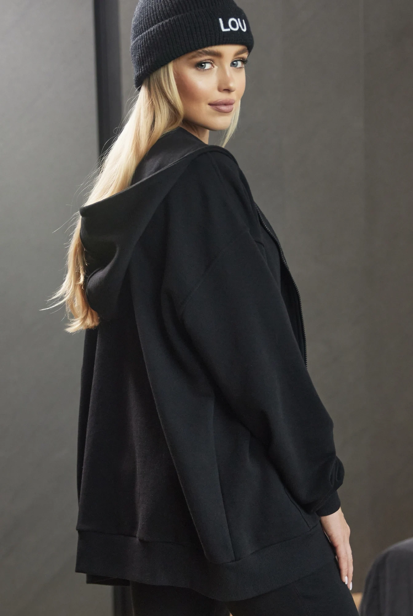 Saura Black Unzipped - bequemes Sweatshirt in Schwarz mit Reißverschluss