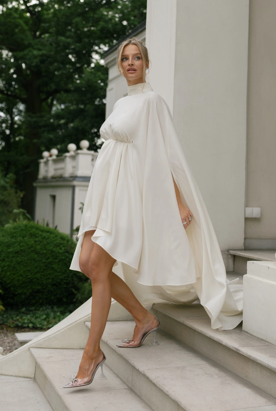Larumi – ecru maternity dress with a cape silhouette