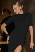 Casandra – schwarzes Maxikleid mit Beinschlitz