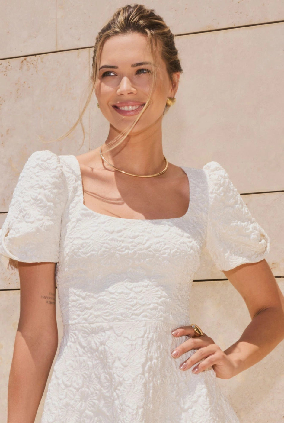 Rebeca – ausgestelltes Midikleid in Ecru