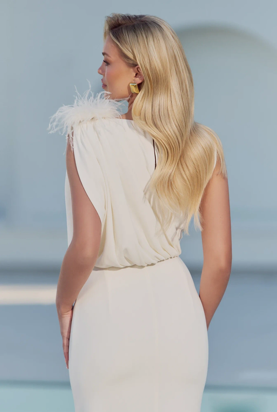Lillemor – Midikleid in Ecru mit Federbrosche