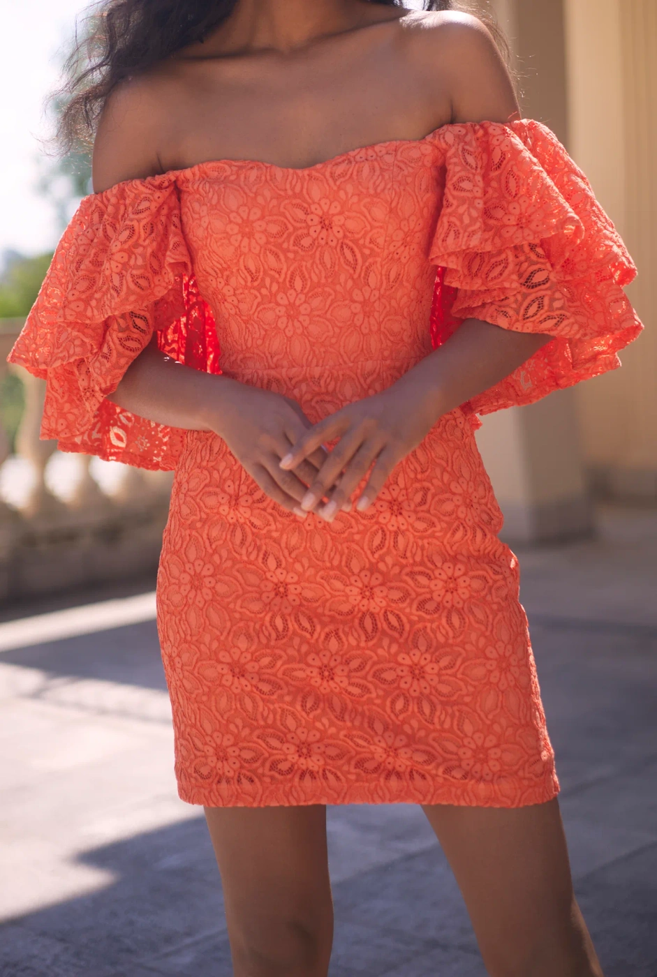 Sucre - Elegantes Minikleid aus Spitze in leuchtendem Orange