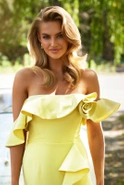 Ana - Asymmetrisches Maxikleid mit Korsett und auffälligen Rüschen