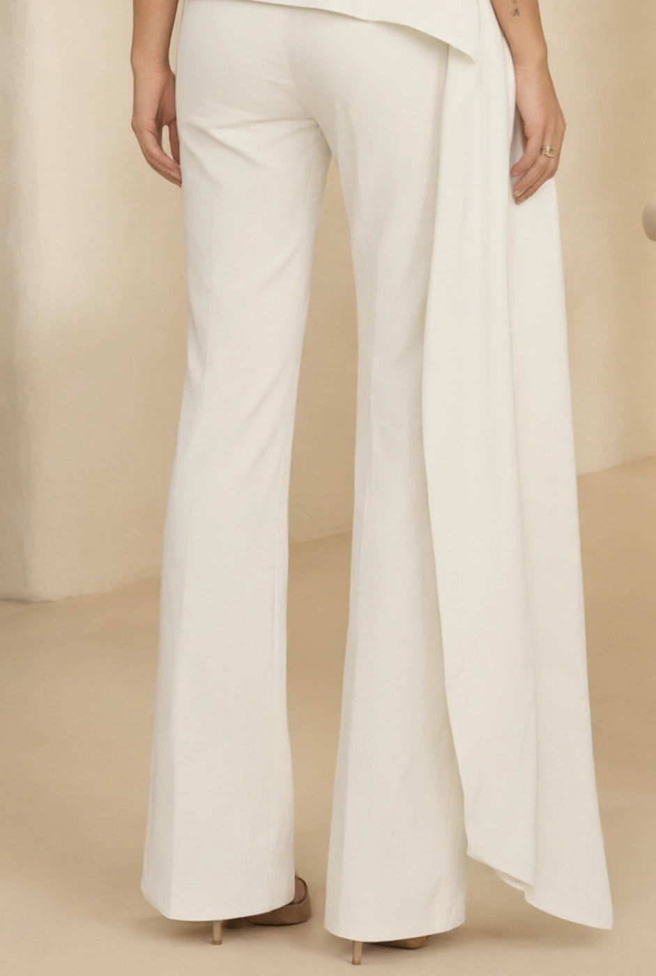 Puerto – Set in Off-White: Bluse + Hose