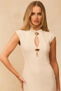 Fiametta – beige midi dress with decorative brooches