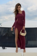 Ximena – burgunderfarbenes Maxikleid mit Cut-Out und dekorativem Twist