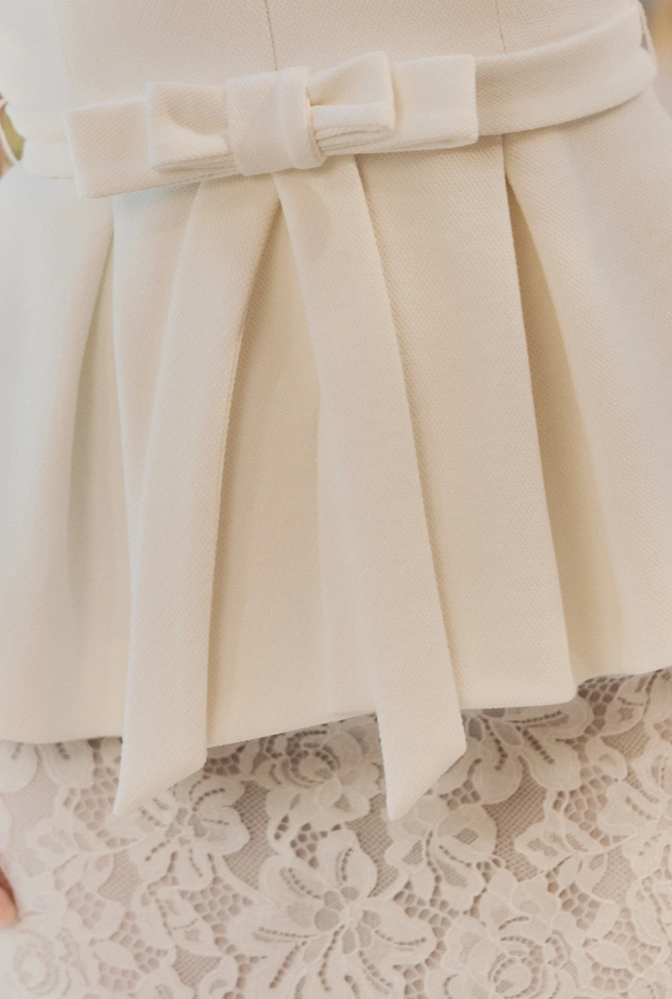 Lurdes – Set in Off-White: Bluse + Rock