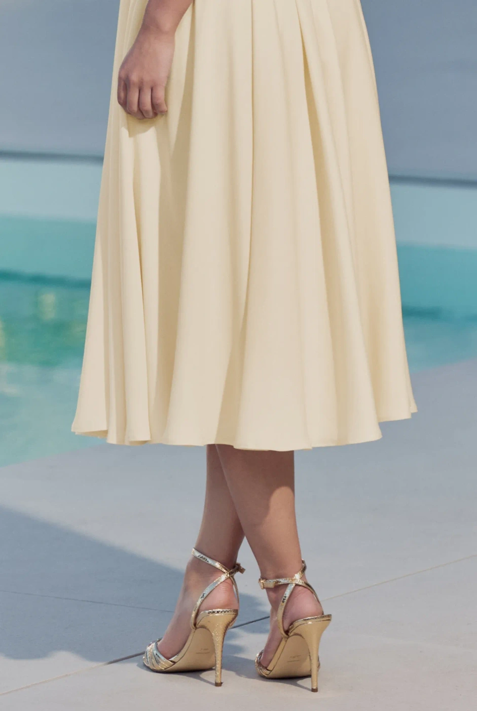 Lizbeth – ausgestelltes Midi-Kleid in Creme
