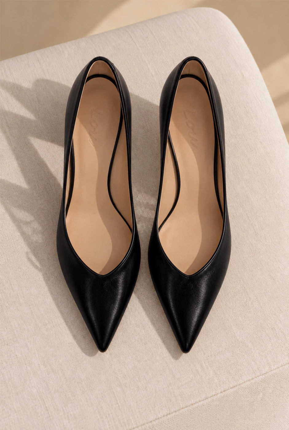 Samos – schwarze Pumps mit goldener Absatzverzierung