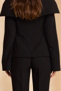 Quelo – schwarze Bluse mit großem Kragen