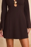 Calliope – braunes Minikleid mit Schmuckdetails