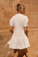 Aleev - Weißes Minikleid mit floraler Stickerei