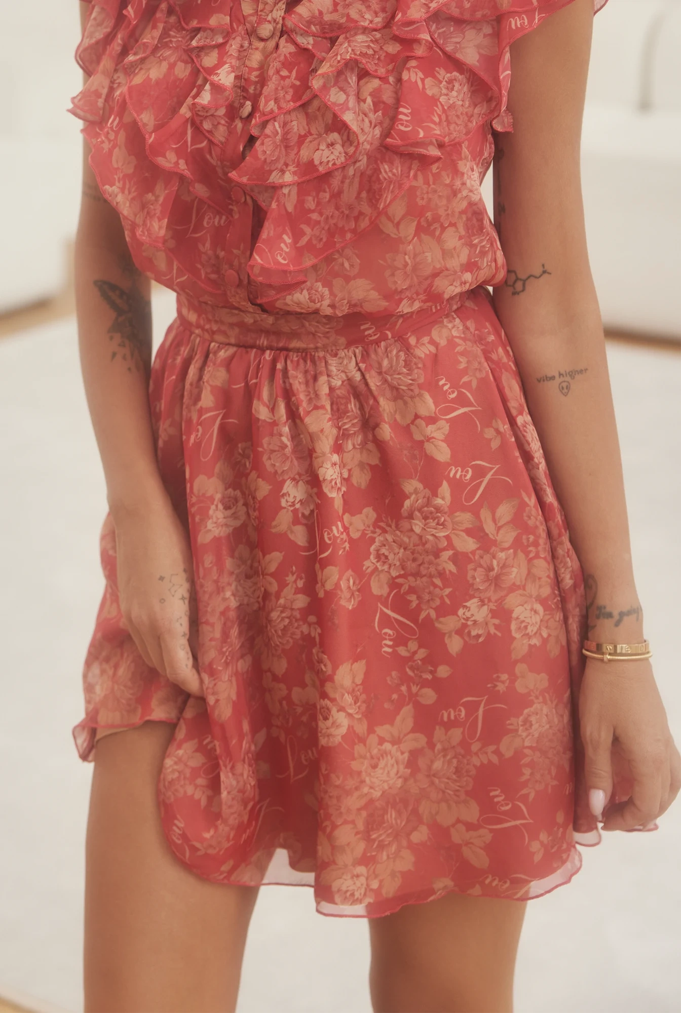 Imelda - Zartes Kleid mit Rüschenkomposition