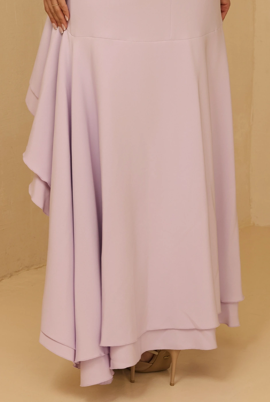 Verona - Elegantes langes fliederfarbenes Kleid mit asymmetrischem Po und herzförmigem Ausschnitt