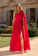 Rolanda - asymmetrisches Maxikleid mit abnehmbaren Ärmeln und Blume