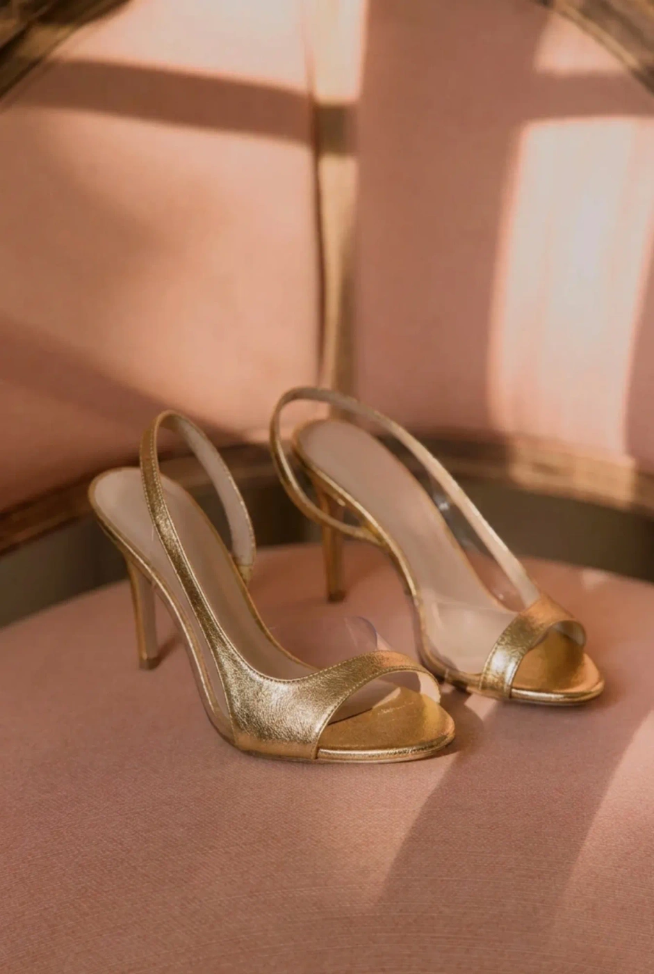 Valles – goldene Sandaletten mit transparenten Details