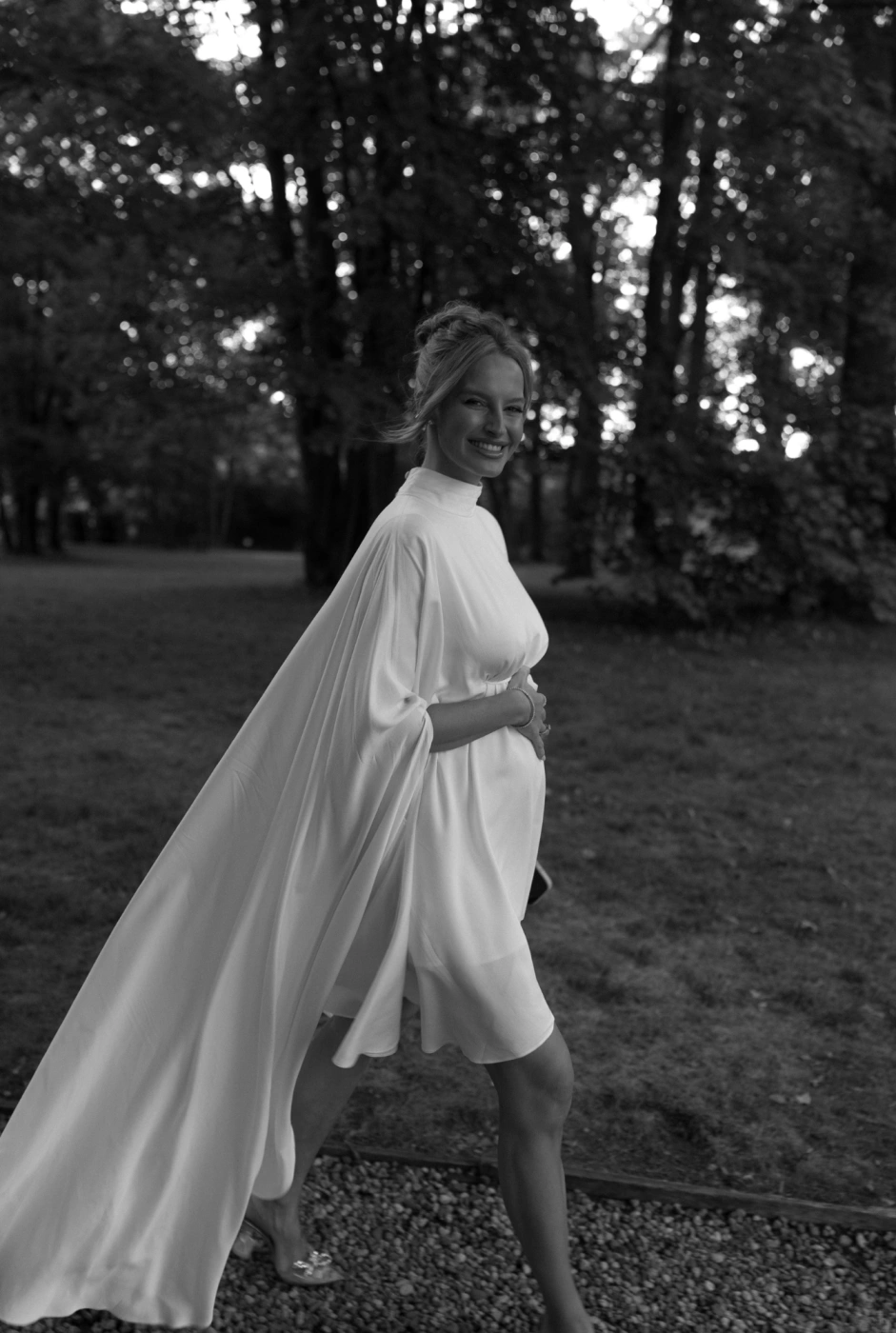 Larumi – ecru maternity dress with a cape silhouette