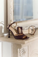 Checca – braune Sandalen mit schmalem Absatz