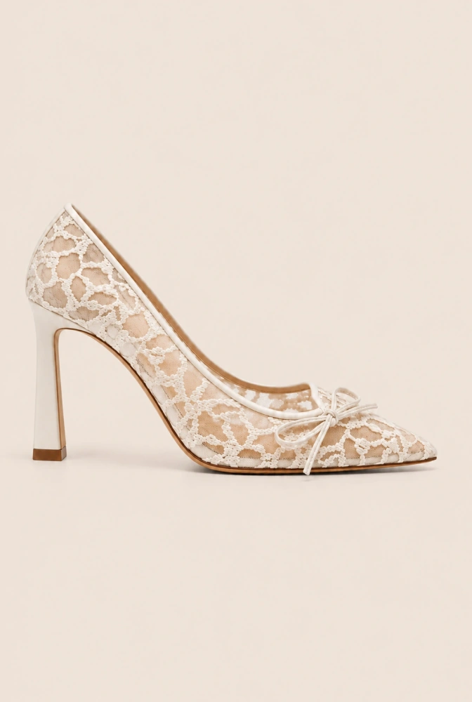 Stina – bestickte Pumps in Ecru