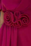 Mead - Minikleid in Rosa mit asymmetrischem Schnitt, Stehkragen und Puffärmeln